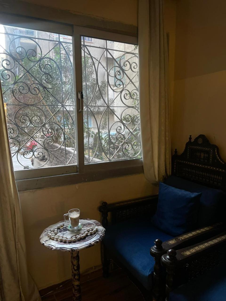 Giza Alhalwani * Cairo
